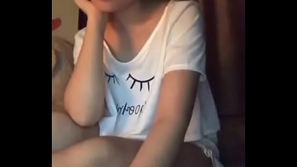 Khoe vú giữa đêm