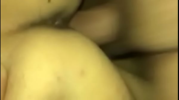 Em gái trung niên bị phi công giã nát bím